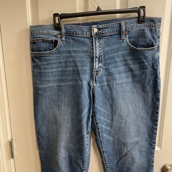 TALL Gap Women's Girlfriend Mid Rise Medium Wash Jean, Size 18 Tall - Picture 3 of 8